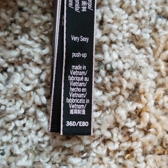 Victoria's Secret Very Sexy Push-up Bra 36D - Picture 2 of 4